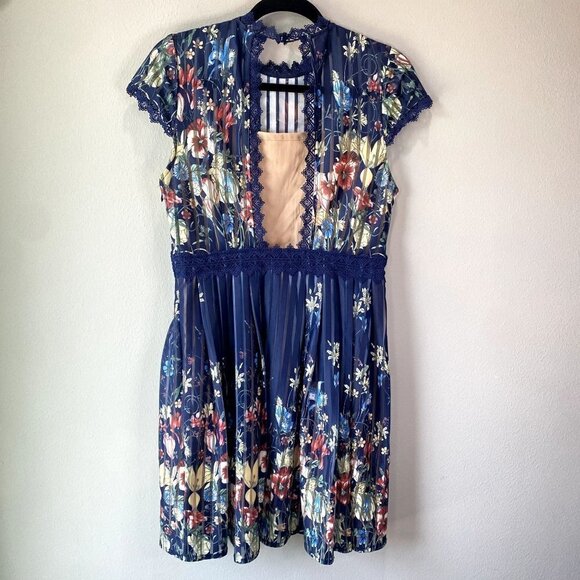 Foxiedox Meadow Open Back Floral Dress M - Picture 10 of 13